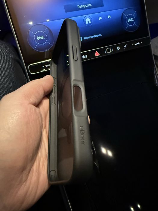 Продам чехол Ubear на iPhone 16 pro