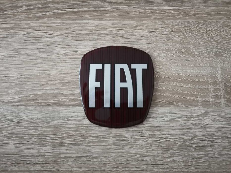 червена емблема Fiat голям размер