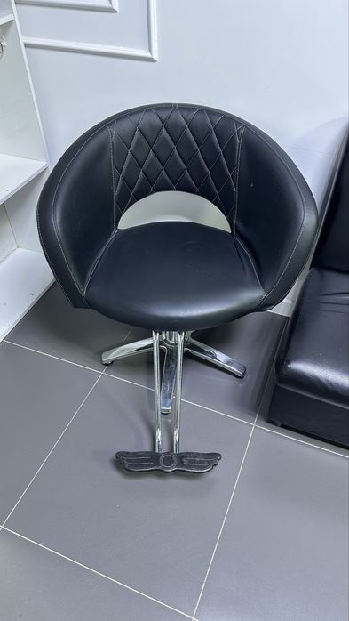 Продам рабочее Парикмахерское кресло