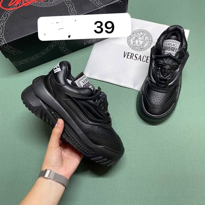 Adidași bărbați diferite modele