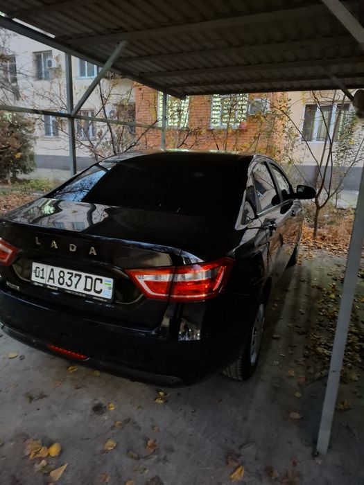 Lada vesta кофрот