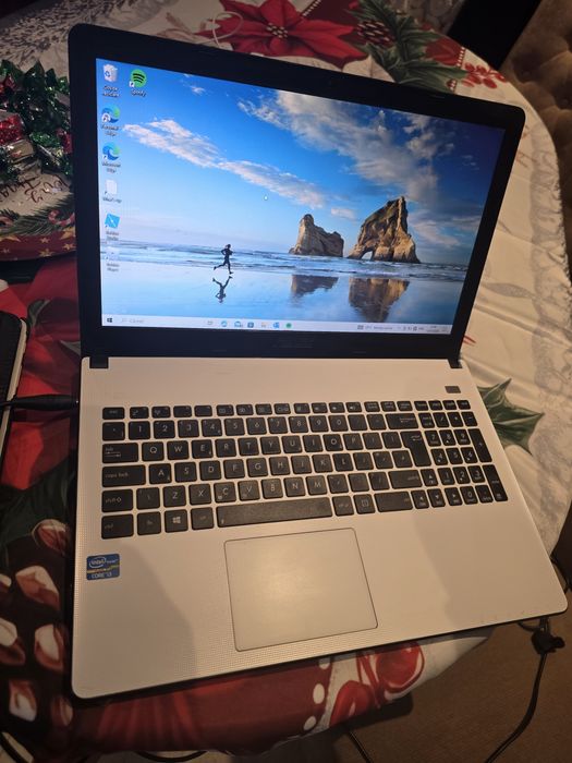 Laptop in strae buna