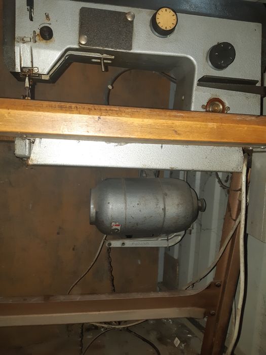 Продам швеиную немецкую машинку