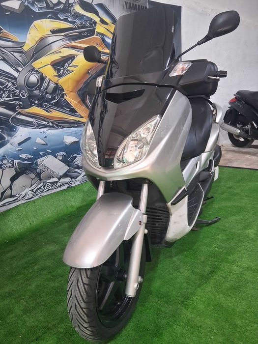 Продавам 25 скутери и мотори