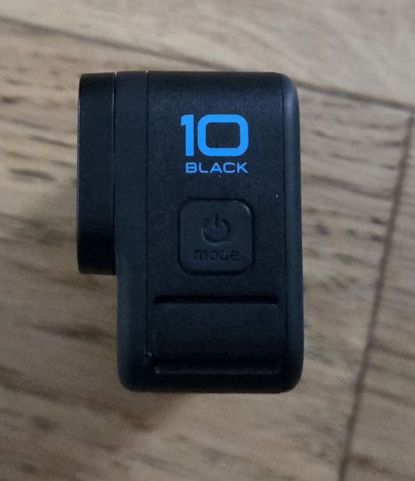 GoPro Hero 10 Black + зарядно и аксесоари