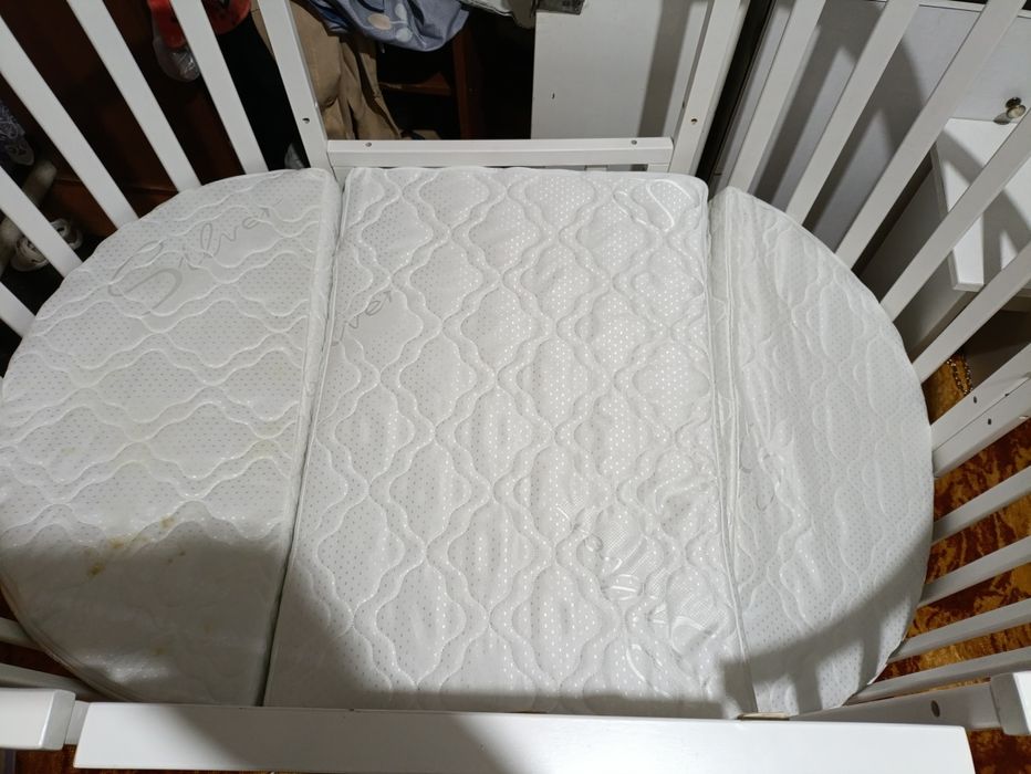 Манеж для детей с матрасом