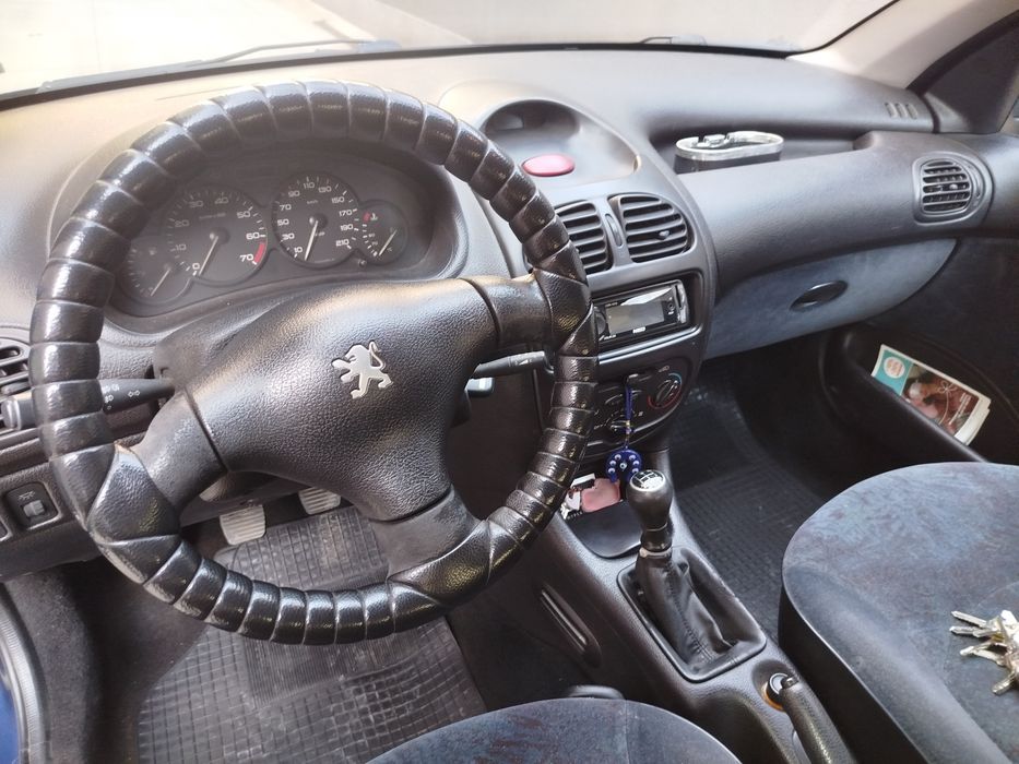 Peugeot      206