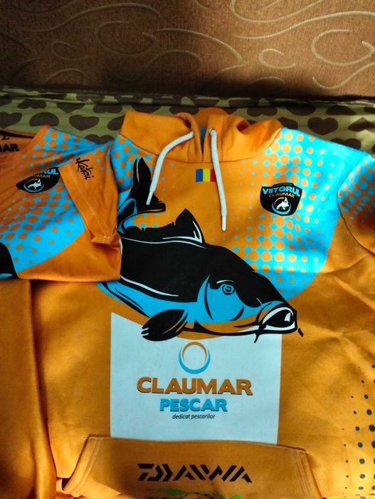 Vând Hanorac și Tricou Claumar