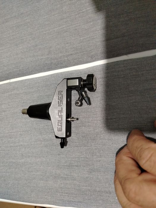 Aparat de tatuat rotativ, modelul Kwadron Equaliser Spike Mini 
Este nou