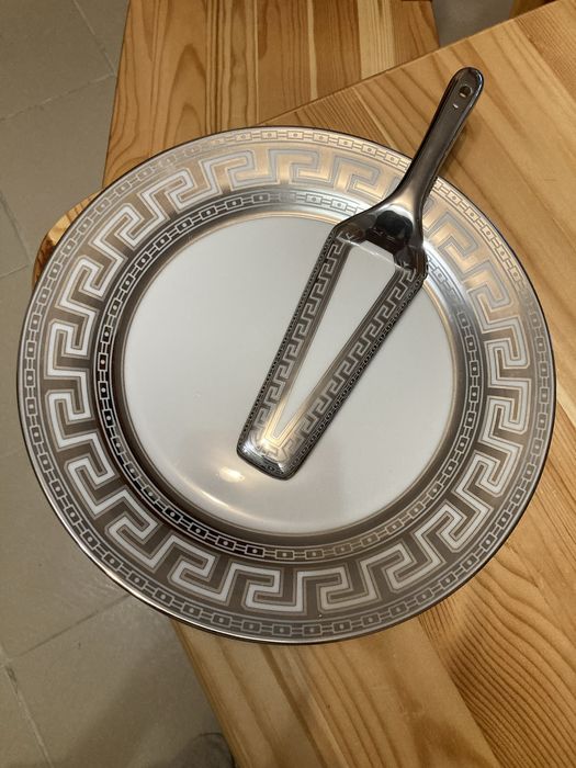 Порцеланова чиния за сервиране