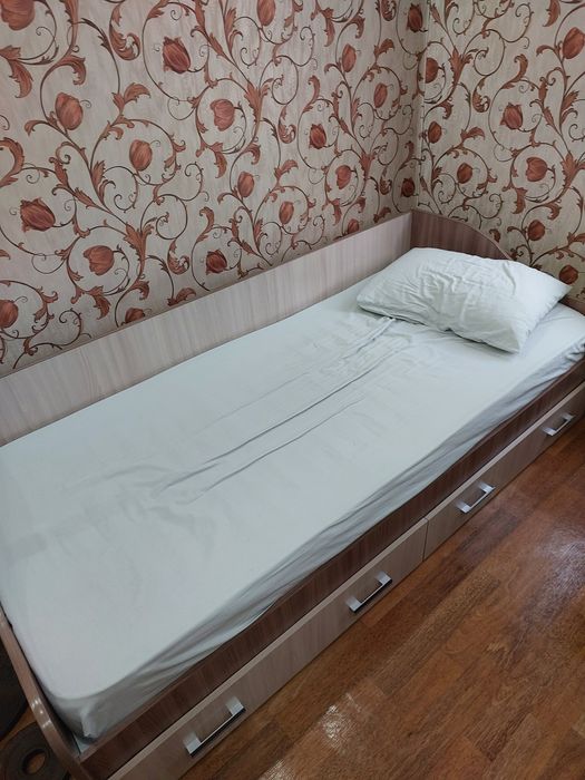 Продам кровать .