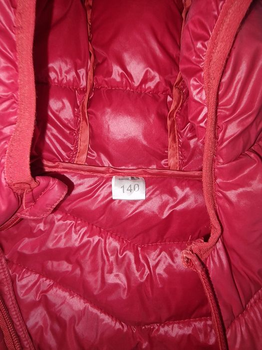Куртка осенняя,красного цвета