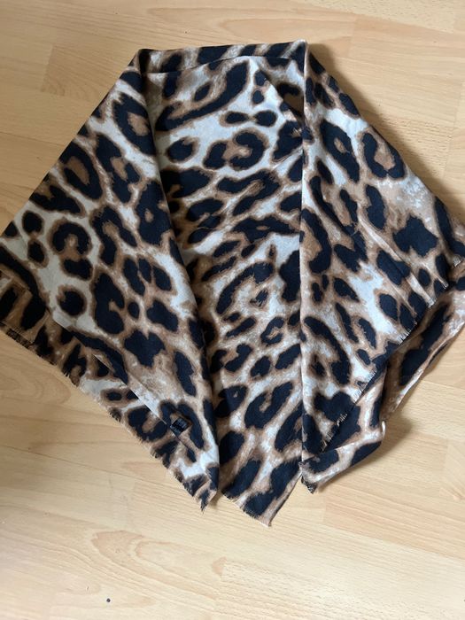 Eșarfă leopard nouă