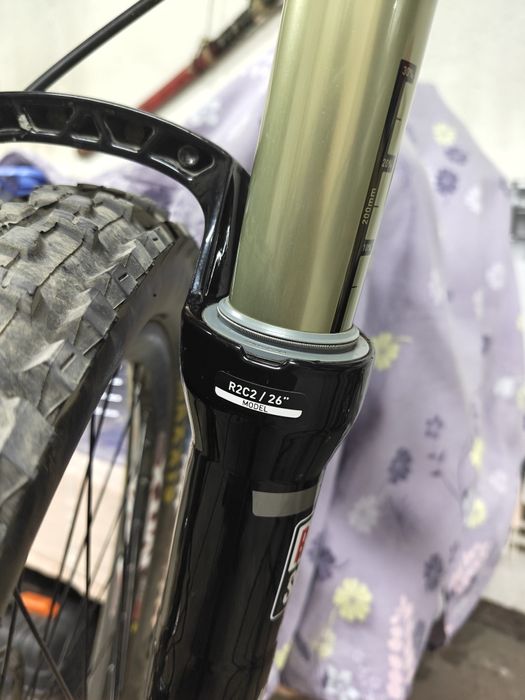 Вилка rockshox boxxer r2c2