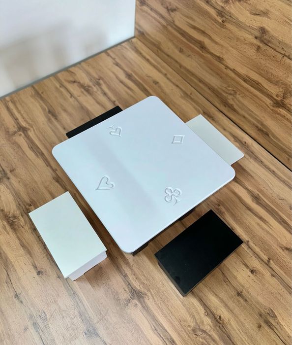 Столик со стульями