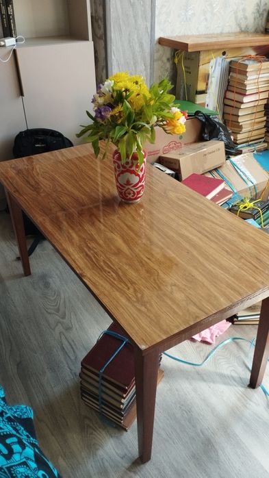 Столик журнальный, маленький стол