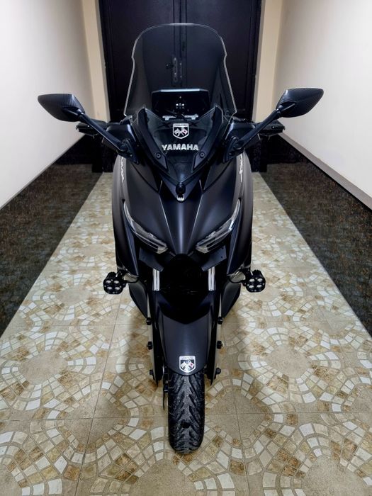 Yamaha xmax 125.