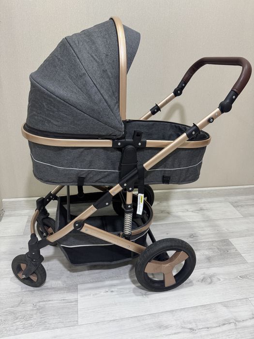 Детская коляска с люлькой