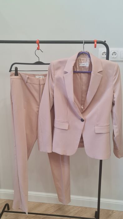 Продам костюм Mango