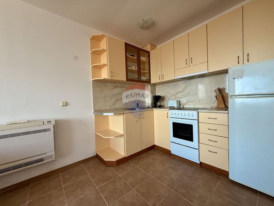 Апартамент с две спални и нескриваема морска гледка за продажба, гр.