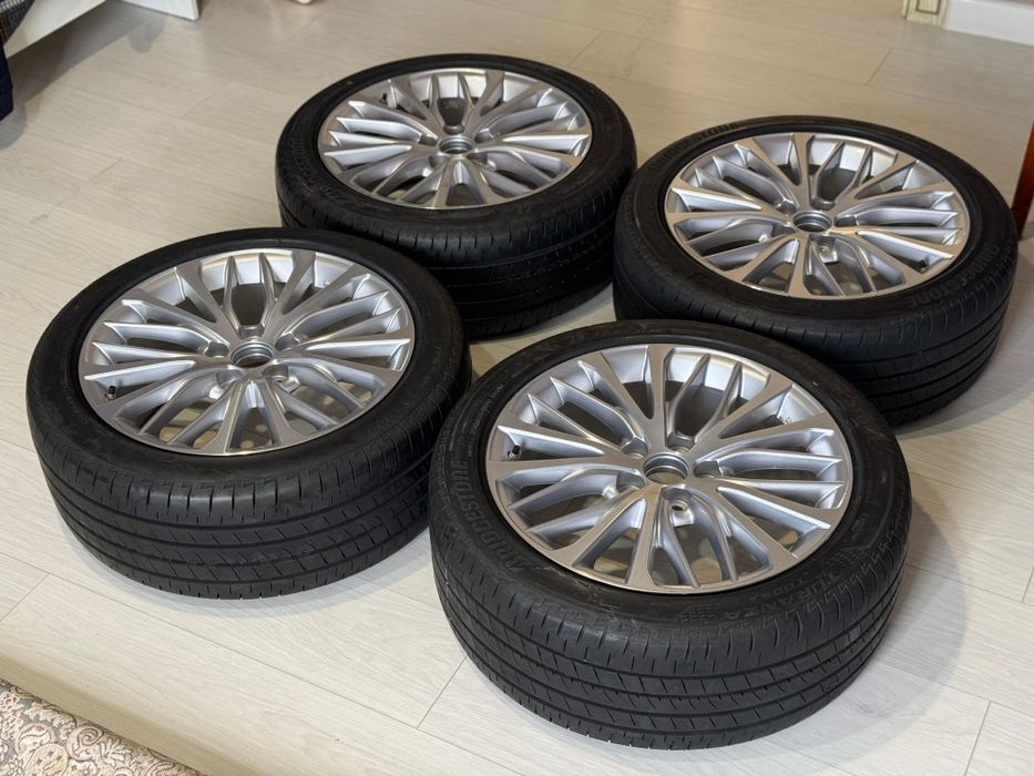 Продам диски с резиной в оригинале на Камри70