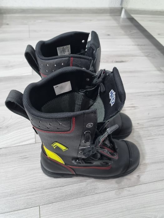 Bocanci pompieri Haix