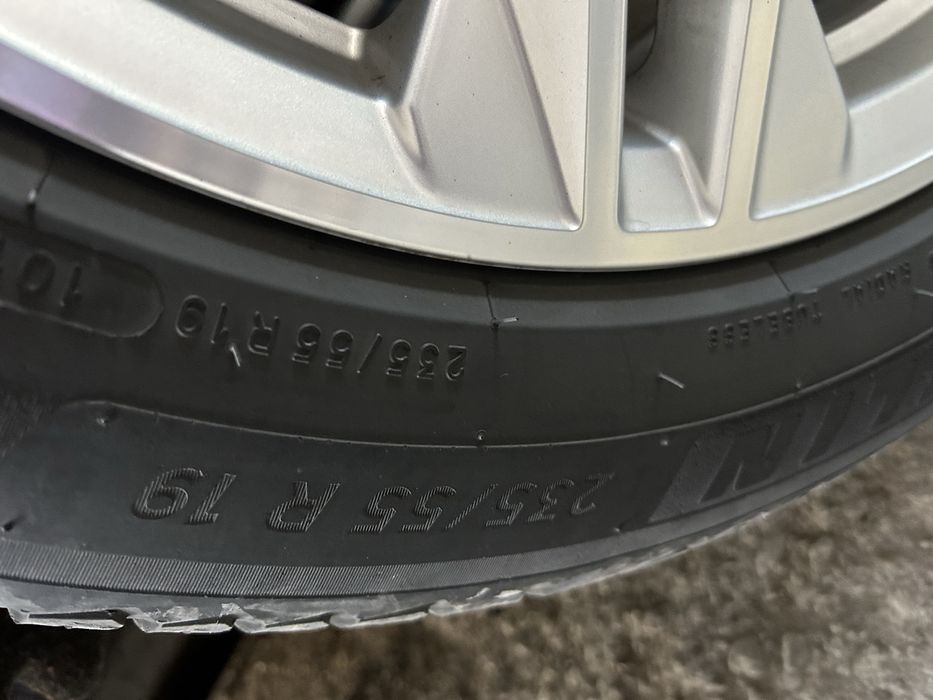 Jante cu anvelope All-season Audi 235/55 R19