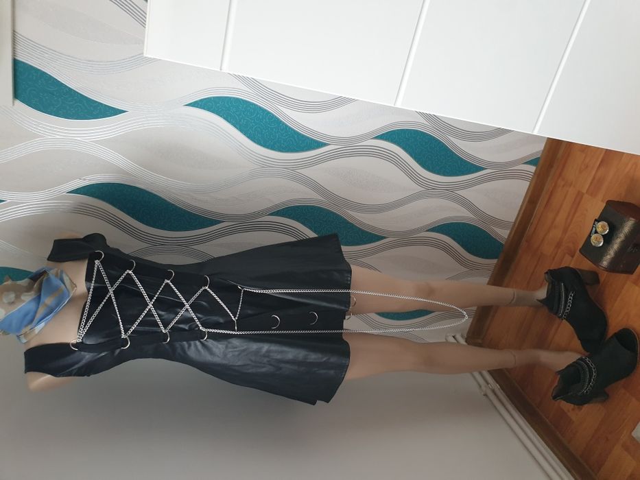 Vand rochie imitatie piele