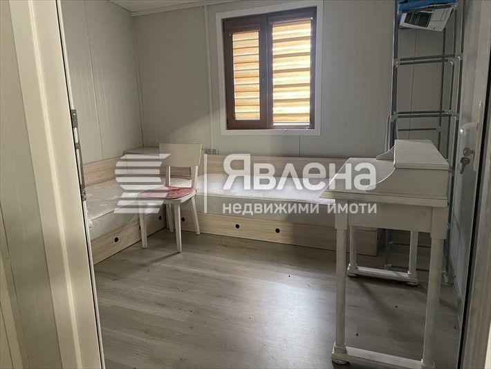 Парцел с къща в с.Орешак