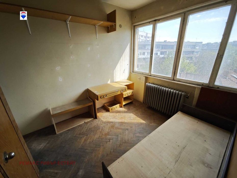 Тристаен апартамент за продаба кв. Широк център