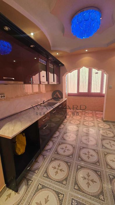 Продава се Двустаен апартамент в Пловдив, Изгрев - 75 кв.м за 1048 €/кв.м - Снимка #6