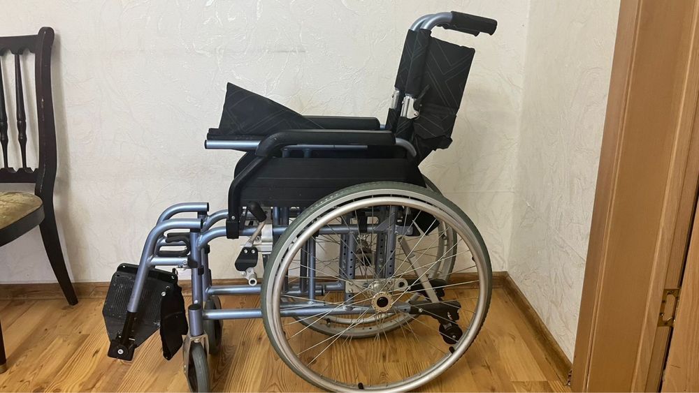 Продам инвалидное кресло