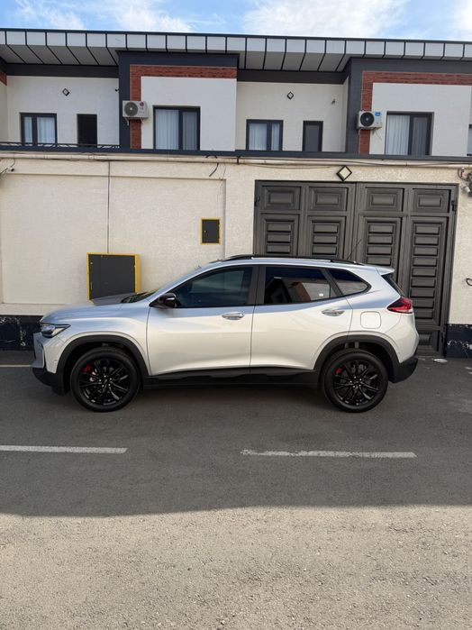 Chevrolet tracker 2 red line 2025 год