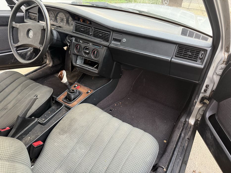 Мерцедес 190 на части