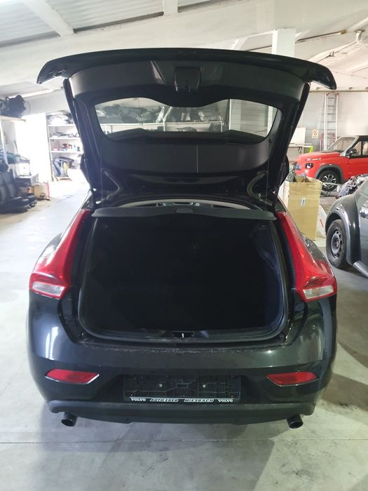 Dezmembrez vand Volvo V40 T3 , 2017 , euro 6 , 61000 km , 2.0 benzina