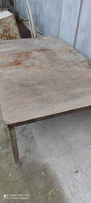 Металлический стол