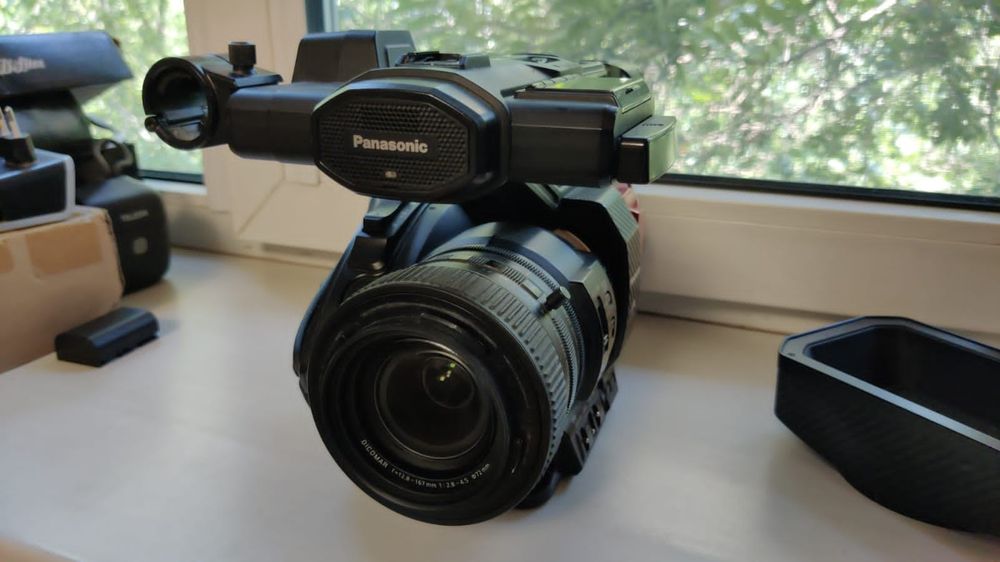 Видеокамера Panasonic AG-DVX200 4K