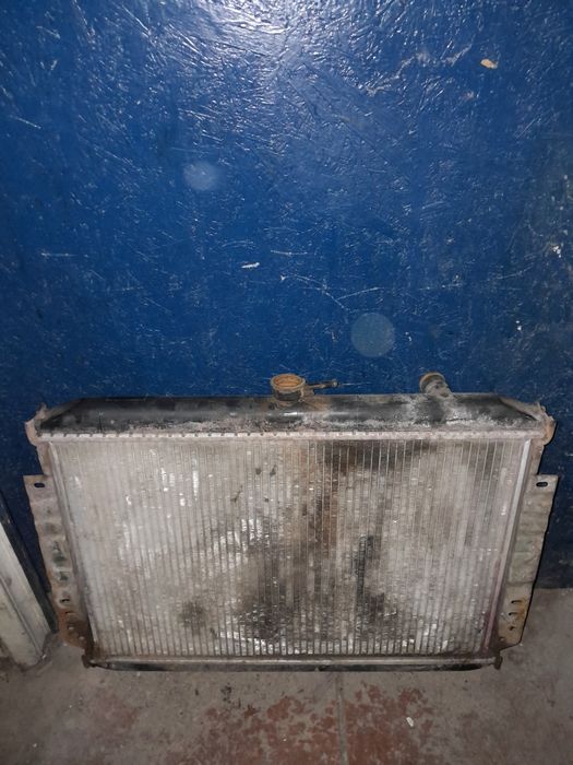 Радиатор оригинал от внедорожников 9000 теңге.