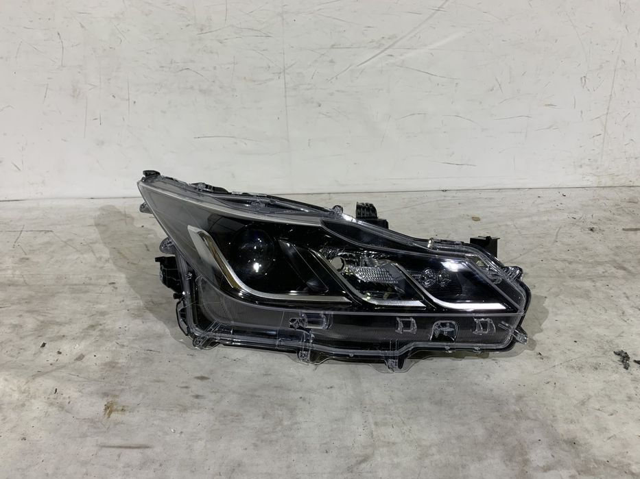 Far dreapta Toyota Corolla, 2019, 2020, 2021, 2022, 2023, cod origine OE 8130-02T31.