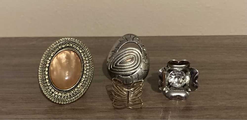 Пръстени и висулки за врат, обеци