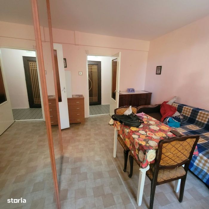 De vanzare garsoniera decomandata, strada Spicului, et 1