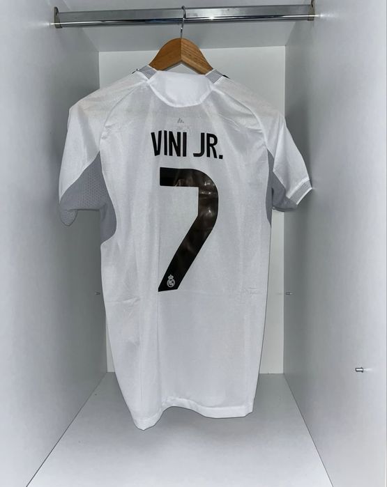 Tricou fotbal alb nr 7 cu Vinicius-Marime M-sezon 25/26