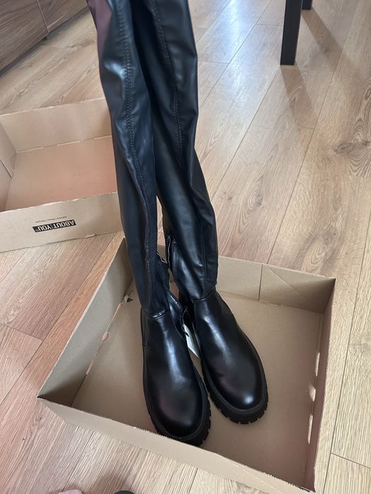 Високи ботуши над коляното