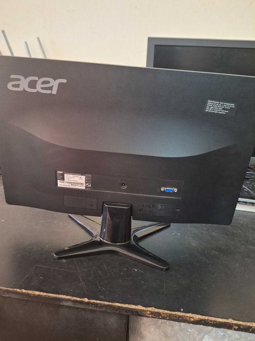 Продавам монитор Acer G206 HQL LED 19"