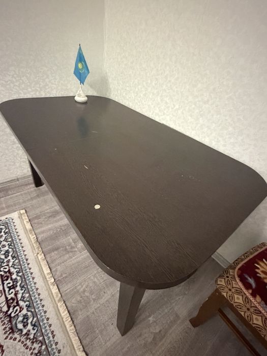 Продаю стол чистое лерево