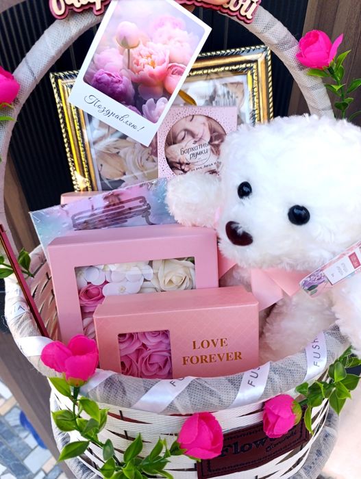 Подарочный бокс корзинка"Самой очаровательной" на 8 марта