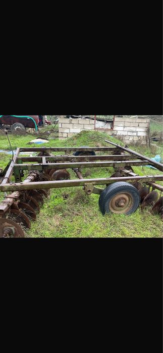 Vând disc  pretul este de 1000€