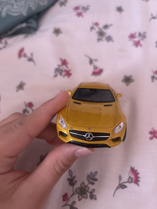 Игрушечная машина