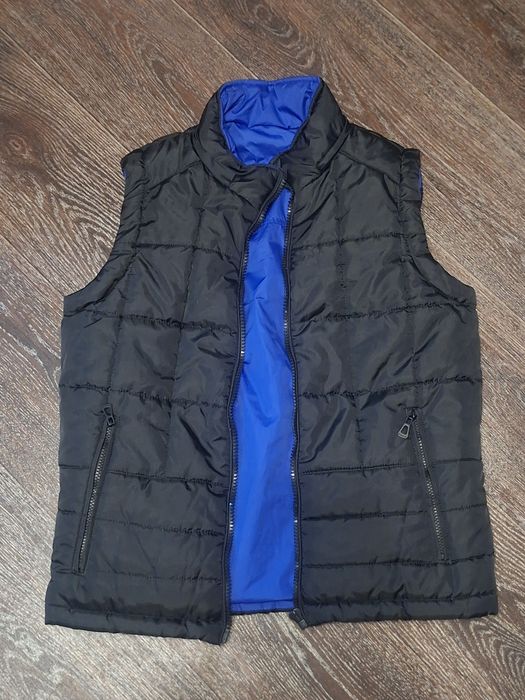 Отдам бесплатно  Жилетка, и три кофты за ФРУКТЫ.