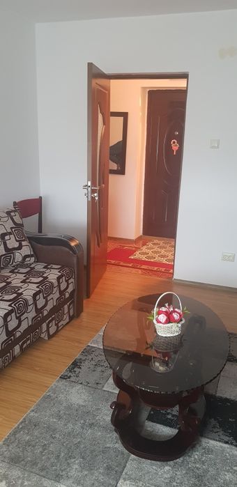 Vând apartament cu 4 camere în orașul Drăgănești Olt